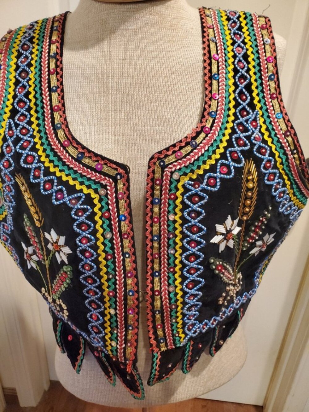 Polish vintage , ethnic embroidered vest - Picture 2 of 7